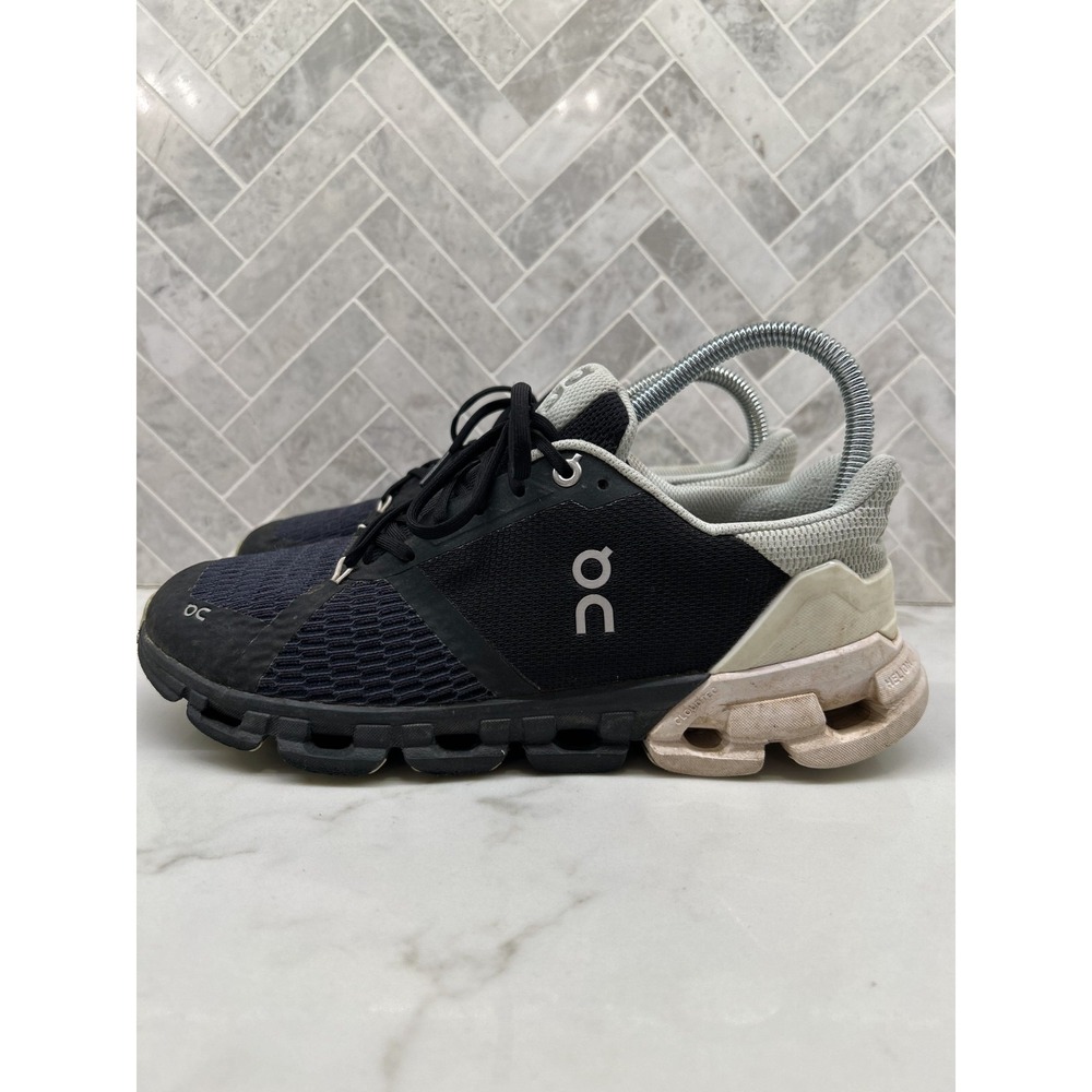 On Running Cloudflyer Running Shoes Women's Size 8 Black White‎ Lace Up 21.99627